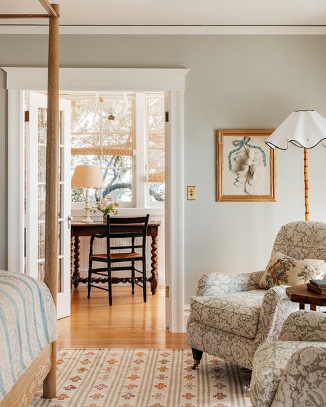 A 1920s house in Berkeley, California with an eclectic European sensibility | House & Garden Heidi Caillier Design, Heidi Caillier, 17th Century House, Berkeley Hills, 1920s House, Antique Side Table, Cottage Interior, Vintage Tile, Built In Bench