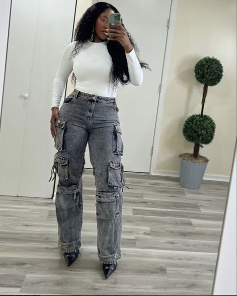 Cargo Jeans Outfit Women, Jeans For Ladies, Statement Jeans, Jeans Outfit Women, Silver Springs, Cargo Pants Outfit, Winter Closet, Jeans Outfit Casual, Stylish Summer Outfits