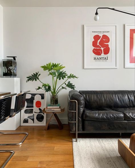 70s Masculine Interior, Mid Century Modern Living Room Men, Plants Placement In Home, Minimal Mens Apartment, Masculine Studio Apartment Ideas, Street Style Apartment Decor, Modern House Decor Living Room, Rockstar Living Room, Midcentury Living Rooms