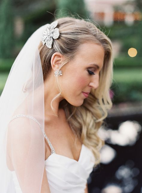 long curled wedding hair with one side clipped back - beautiful bridal hairpiece!  ~  we ❤ this! moncheribridals.com Bridal Hair Down With Veil, Veil Hair Down, Curled Wedding Hair, Hairstyles With Veil, Garden Wedding Hairstyles, Bun With Curls, Bridal Hair Down, Wedding Hairstyles Bride, Bridal Makeup Wedding