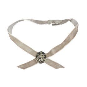 Alice Cullen, Cullen Crest Choker in Twilight, The Twilight Saga New Moon, and The Twilight Saga Eclipse Alice Cullen Aesthetic, Emmett Cullen, Rosalie Hale, Fandom Jewelry, Alice Cullen, Replica Jewelry, Twilight Fans, Twilight Movie, The Twilight Saga