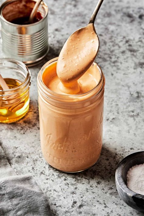 Honey Chipotle Dressing Panera Chili, Lime Salad Dressing, Chili Lime Dressing, Easy Peanut Sauce, Chipotle Dressing, Chick Fil A Sauce, Delicious Salad Dressings, Peanut Sauce Recipe, Thai Peanut Sauce