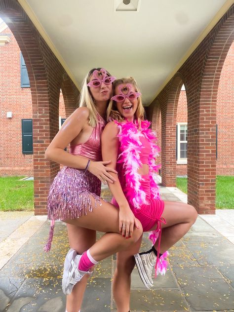 Flamingo Costume Halloween, Flamingos Halloween Costume, Bff Costumes, Flamingo Halloween Costume, Flamingo Halloween, Girly Costumes, Flamingo Costume, Diy Crafts For Teens, Holloween Costume