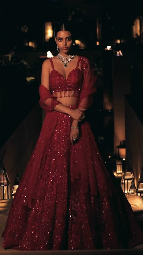 Red Indian Reception Outfit, Red Sangeet Lehenga, Bridal Gowns Indian Receptions Wedding Dresses, Red And Black Lehenga, Red Sequin Lehenga, Red Indian Dress, Indian Reception Outfit, Red Lengha, Red Wedding Lehenga