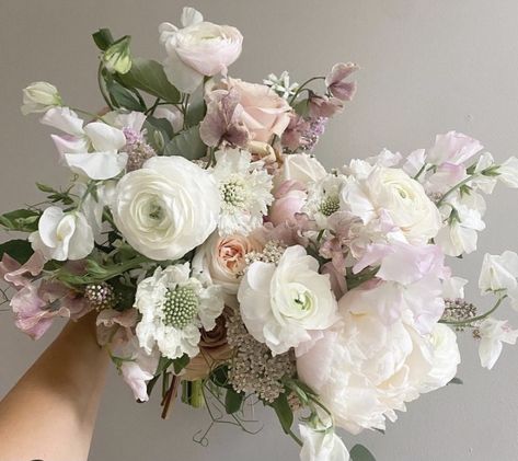 Bridal Flowers Bouquet Simple, Blush And White Bouquet, Wild Wedding Bouquet, Pink Bouquets, June Bride, Blush Bouquet, Romantic Bouquet, Bridal Bouquet Flowers, Elegant Bouquet