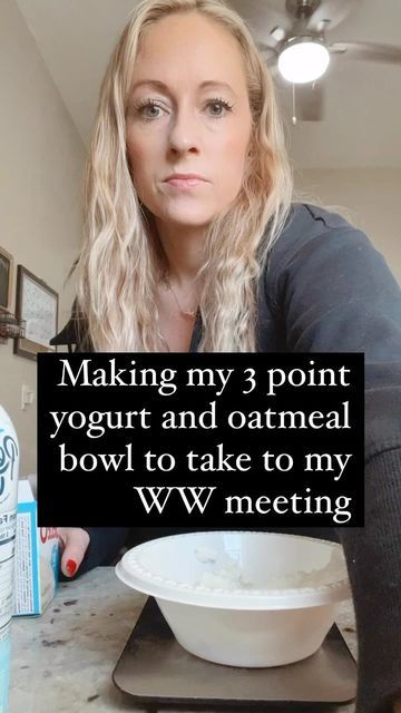 Ashley 💙 on Instagram: "Decided to bring a 3 point yogurt and oatmeal bowl to my WW workshop. Most of the time I grab Dunkin but wanted to save some points today so opted for this delish and filling breakfast. So easy! I used to make this with the Oikos yogurt alot but honestly I like it even better with my zero point yogurt base! For the yogurt base I mix a cup of fage greek yogurt, 4g of sf pudding mix, 9g of ff reddi whip, and a splash of Nutpods Creamer (you can do a splash of oat milk or Ashley Tracks Points, Postpartum Breakfast Ideas, Postpartum Breakfast, Fage Yogurt Recipes, Yogurt And Oatmeal, Reddi Whip, Vanilla Yogurt Recipes, Oikos Yogurt, Greek Yogurt Oatmeal