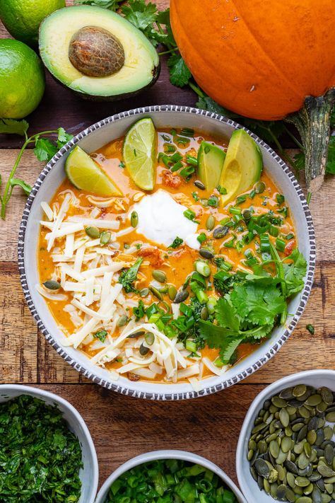 Easy Pumpkin Chili, Chicken Chili With Pumpkin, Pumpkin White Chicken Chili, White Pumpkin Chili, White Bean Pumpkin Chicken Chili, Chicken Bean Chili, Chicken Pumpkin Chili, Pumpkin Chili Crockpot, Fall Chilli