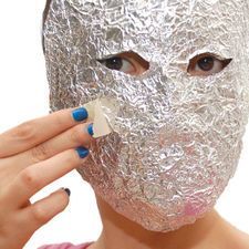 Tin Foil Crafts, Mascara Papel Mache, Aluminum Foil Crafts, Tin Foil Art, Paper Mache Head, Tin Foil Hat, Paper Mache Mask, Aluminum Foil Art, Making Paper Mache