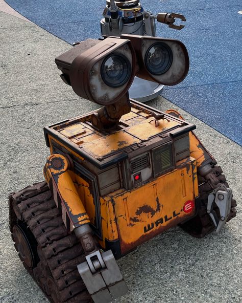 I spotted this cute little guy outside of the Anaheim Convention Center this past weekend. It’s WALL-E and he wasn’t made by Disney but by a fan. He is very realistic, talks and moves. I wish Disney would contact this fan or use the WALL-E robot they created a few years ago. I would love to see this little guy roaming around Tomorrowland. 📸 @mouseketeer_28 #disney #disneyland #d23 #disneygram #disneylife #disneyprincess #mickeymouseclub #disneyimagineering #mickeymouse #mickeymouseclubhous... Wall E Wallpapers, Wall E Art, Wall E Disney, Wall E Robot, Wish Disney, Disneyland Tomorrowland, Disney Parade, Disney California Adventure Park, Disney Imagineering