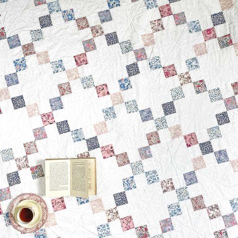 Liberty Simple Irish Chain Quilt - Alice Caroline - Liberty fabric, patterns, kits and more - Liberty of London fabric online Liberty Of London Fabric Quilts, Liberty London Quilt, Liberty Fabric Projects, 9 Square Quilt Patterns, Wedding Quilt Patterns, Scrappy Irish Chain Quilt, Irish Chain Baby Quilt, Scrappy Irish Chain, Irish Quilt Patterns