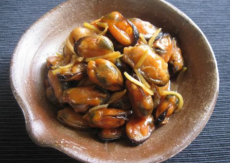 Mussels ‘Tsukudani’ Recipe by Hiroko Liston - Cookpad Japanese Mussels Recipe, Asian Recipe, Mussels Recipe, Ginger Slice, Fav Food, Easy Lunch Recipes, Okayama, Recipes To Try, Easy Lunches