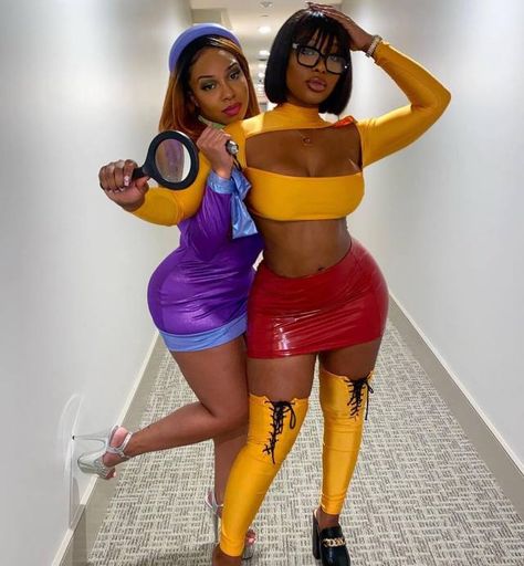 Velma Costume, Brown Bunnies, Mystery Incorporated, Matching Halloween Costumes, Scooby Snacks, Black Cosplay, Hot Halloween Outfits, Velma Dinkley, Daphne Blake