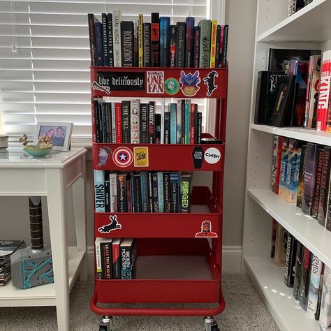 Tbr Book Cart, Cute Ways To Store Books, Tbr Cart Ideas, Book Carts Aesthetic, Tbr Cart, Nyc Rooms, Book Carts, Bookshelf Inspiration, Book Cart