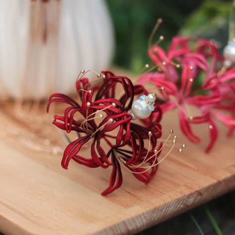 Hey, I found this really awesome Etsy listing at https://www.etsy.com/listing/773546442/chinese-hair-stickfreesilk-thread-red Diy Shrink Plastic Jewelry, Japanese Diy, Lily Silk, Spider Lilies, Wrapped Hair, Red Spider Lily, Chinese Accessories, Spider Lily, Red Spider