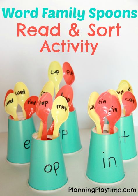 Word Family Activities:  Read and Sort Word Family Words with plastic spoons & cups! How cute! Inexpensive & easy to make too. Oppgaver For Barn, Word Family Reading, Kindergarten Vocabulary, Word Family Activities, Word Walls, Reading Activity, Family Reading, Word Family, Reading Centers