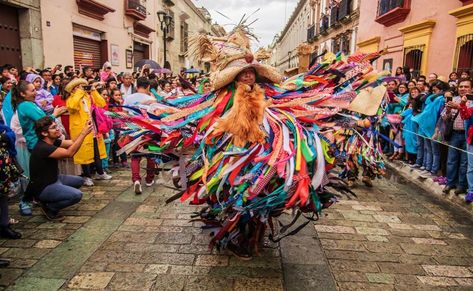 Los 7 mejores eventos de la Guelaguetza Art Thoughts, Mexican Folklore, Fiesta Birthday Party, Fiesta Birthday, Mole, Fair Grounds, Festival, Travel, Art