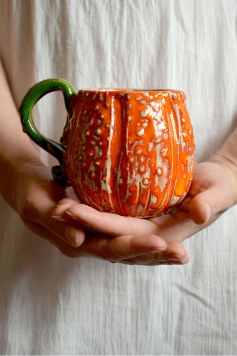 Orange Mug, Diy Keramik, Pumpkin Cups, Orange Mugs, Orange Ceramic, Pumpkin Mug, Painted Cups, Pottery Cups, Thrown Pottery