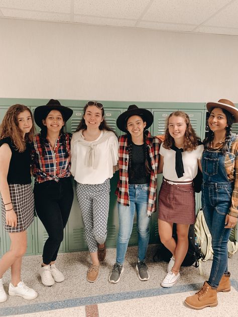 Country Club Costume Ideas, Spirit Week Country Vs Country Club, Country Vs Country Club Outfits Spirit Week, Country Vs Country Club Outfit Spirit Week, Country Club Spirit Day, Country Club Dress Up Day, Country Vs Country Club Outfits, Country Vs Country Club Spirit Week, Guys Hoco Outfit