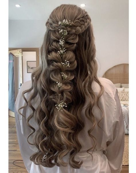 Wedding Fairytale Hairstyles, Wedding Hairstyles Forest Theme, Country Prom Hairstyles, Wedding Hairstyles Down Wavy Loose Curls, Wedding Hairstyles Fairy, Irish Wedding Hair, Fancy Hairdos For Medium Hair, Fairytale Bridal Hair, Front Piece Hairstyles