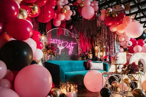 A moody burgundy 40th birthday party – fierce at 40 – Confetti Fair 40th Birthday Party Ideas, 40th Birthday Party Themes, 40th Party Decorations, 40th Birthday Themes, 40th Party Ideas, 40th Birthday For Women, 40th Bday Ideas, 40th Birthday Party Decorations, Birthday Dinner Party