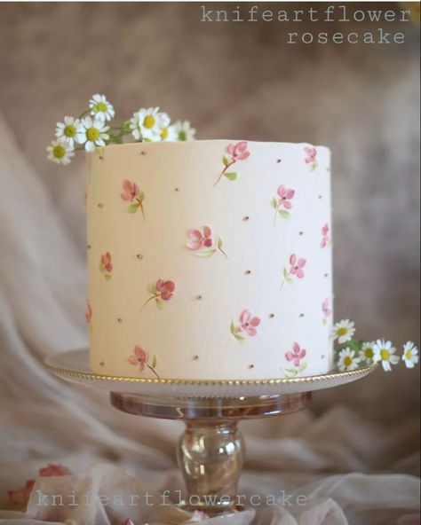 Cakes For Adults Women, Minimal Flower Cake, Flower Painting Cake, Cake With Flowers On Side, Birthday Cake Flowers Simple, Pink Flower Cake Birthday, Pink Floral Cake Birthday, Birthday Cake For Women Flowers, Naked Flower Cake