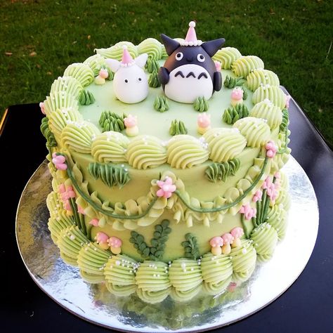 Ghibli themed cake for a very special birthday girl 🎂❤️ Studio Ghibli Party Food, Ghibli Wedding Cake, Ghibli Themed Party, Ghibli Birthday Party, Studio Ghibli Birthday, Totoro Birthday Cake, Studio Ghibli Cake, Ghibli Cake, Totoro Cake