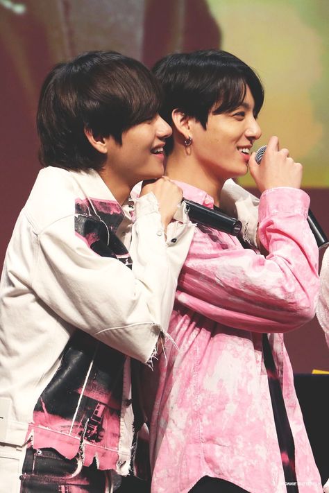 #BTS #Vkook #Taekook #Taehyung #Jungkook Taekook Photos Hd, Cute Taekook, Taekook Photos, Bts Army Logo, Cute Words, Jungkook V, Bts Concept Photo, Bts Vkook, Photoshoot Bts