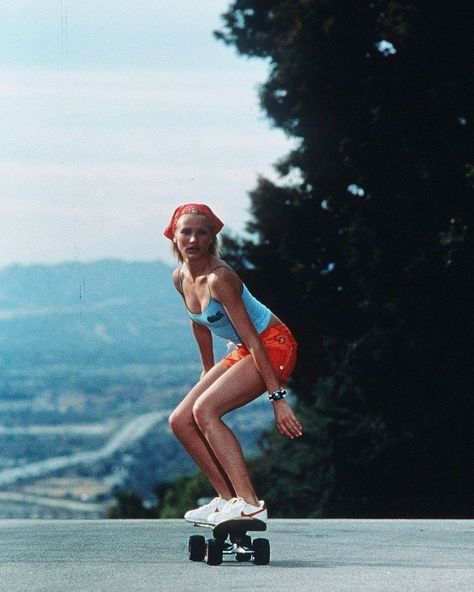 •GOLDIES• on Instagram: “Cameron Diaz skateboarding in the 1990s.” Fara Fawcett, 90s Sport Aesthetic, 80s Gym Outfit, Nike Advertisement, She's A Lady, Skate Girl, Sports Aesthetic, Evolution Of Fashion, Cameron Diaz