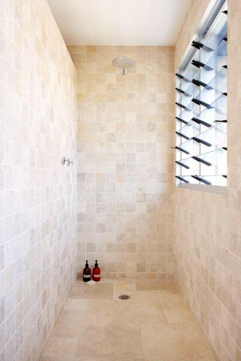 Stone Shower Ideas, Travertine Bathroom, Natural Stone Bathroom, All White Bathroom, Natural Tile, Ideas Baños, Stone Shower, Stone Bathroom, Bathroom Shower Tile