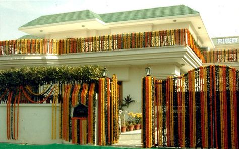 Perfect Wedding Pictures, Home Flower Decor, Wedding At Home, Gate Decoration, Fun Wedding Decor, Housewarming Decorations, Wedding Entrance Decor, Simple Wedding Decorations, Mandap Decor