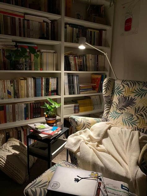 Window Seat Ideas, Home Library Design, Cozy Spot, Study Room Decor, Live In The Moment, Home Libraries, Whatsapp Web, Room Design Bedroom, Book Worm