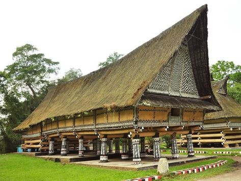 batak simalungun , Rumah adat Sumatera Utara memiliki ciri khas unik dan sarat akan filosofis. Terdapat beberapa jenis rumah adat berbeda berdasarkan ragam , https://www.dailysia.com/rumah-adat-sumatera-utara/ House On Stilts, Travel House, Architecture Model, Home Fashion, Traditional House, Interior Architecture, Gazebo, Beautiful Places, Bali