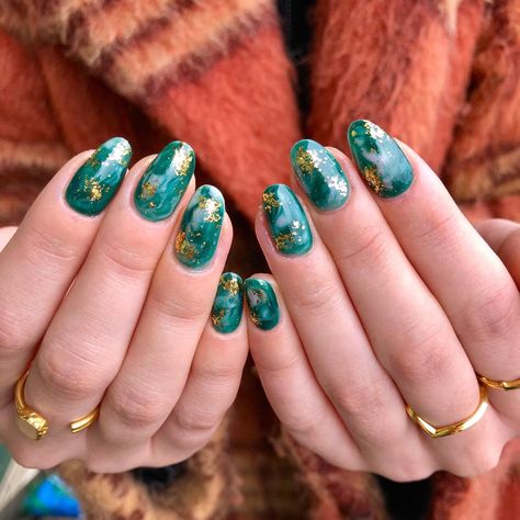 Malachite Nails, Emerald Green Nails, Marble Nails Tutorial, Mens Nails, Gel Nail Art Designs, Green Nail Designs, Prom 2024, Nails Tips, Shellac Nails