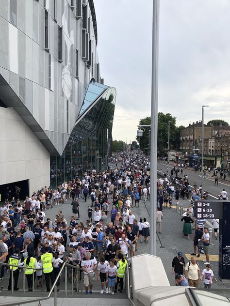 Spurs fans outside New WHL before pre season friendly v Inter Milan. 04/08/2019 Tottenham Hotspur Aesthetic, Spurs Football Aesthetic, Spurs Stadium, Tottenham Hotspur Football, Spurs Fans, Inter Milan, Tottenham Hotspur, Football Club, Milan