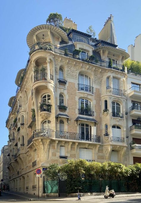 Eclectic Architecture Building, Art Nouveau Paris, Art Nouveau Building, Art Nouveau Architecture Buildings, French Architecture Aesthetic, Rich Architecture, Beautiful Buildings Architecture, Fancy Building, Beaux Arts Architecture