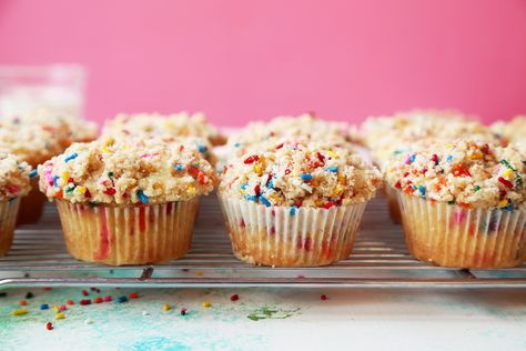 Birthday Coffee Cake Muffins Birthday Coffee Cake, Coffee Cake Muffin Recipes, Coffee Cake Loaf, Fried Chicken And Waffles, Coffee Cake Muffins, Cake Muffins, Birthday Breakfast, Egg Dishes, Dessert Party