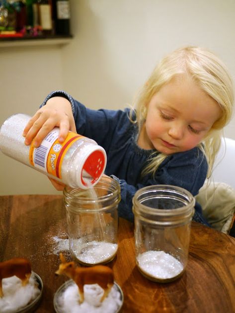 Little Hiccups: DIY Waterless Snow Globes Snow Globe Diy Kids, Waterless Snow Globe Diy, Xmas Snow Globe, Christmas Snow Globes Diy, Homemade Snow Globes, Waterless Snow Globe, Snow Globe Crafts, Brunch Decor, Diy Snow Globe