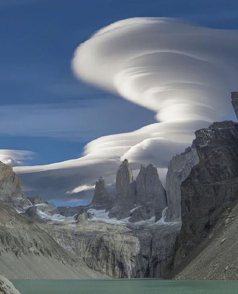 Beautiful Sky Pictures, Sky Scenery, Lenticular Clouds, Weather Cloud, Clouds Photography, End Of Time, Atmospheric Phenomenon, Sky Pictures, Cloudy Day