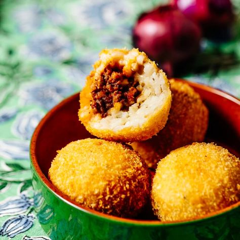 Air Fryer Arancini Arancini Air Fryer, Air Fryer Arancini, Recipes To Impress Guests, Arancini Recipe, Recipe For Air Fryer, Air Fried Food, Risotto Rice, Tomato Vegetable, Easy Cooking Recipes