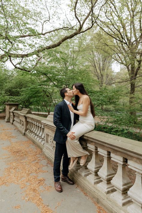 A Pre-Wedding Shoot at the Met and Central Park | jennifermorrisphotography.com Central Park Engagement Shoot Fall, New York Facts, Central Park Engagement Shoot, Engagement Photos Park, Central Park Engagement Photos, Engagement Photos Nyc, City Hall Wedding Photos, Central Park Manhattan, Central Park Weddings