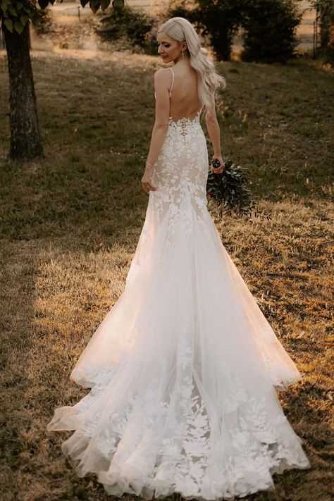 Customized Dress, Dresses With Appliques, Tulle Wedding Dresses, Spaghetti Strap Wedding Dress, Neck Wedding Dress, Wedding Dresses With Straps, Color Number, Lace Neckline, Note Box