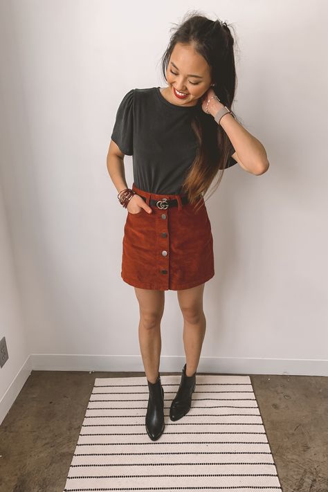 Navy Corduroy Skirt Outfit, Black Corduroy Skirt Outfit, Corduroy Mini Skirt Outfit, Courdory Skirt Outfits, Corduroy Skirt Outfit, Skater Outfit, Cord Skirt, Fall Boots Outfit, Cosy Outfit