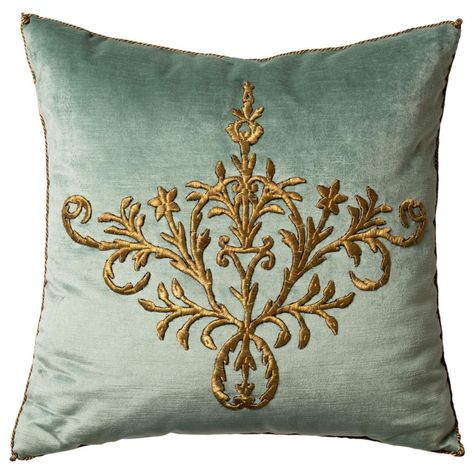 Rebecca Vizard, Embroidery Designs Pattern, Fancy Pillows, Luxury Pillows Decorative, Living Room Wallpaper, Home Decor Wallpaper, Cushion Embroidery, Pillow Embroidery, Designer Cushions