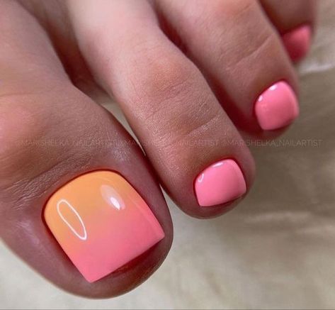 Stunning Summer Coral Toe Nail Designs for a Vibrant Seasonal Look Coral Toe Nails, Pedicure Trends, Beach Toe Nails, Pedicure Designs Toenails, Beachy Nails, Pedicure Nail Designs, Pedicure Colors, Toe Polish, Gel Toe Nails