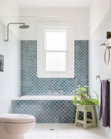 Bilik Air Kecil, Gorgeous Bathroom Tile, Makeover Kamar Mandi, Dekorere Bad, Bilik Air, Grey Bathroom Tiles, Fish Scale Tile, Bilik Mandi, Bad Inspiration