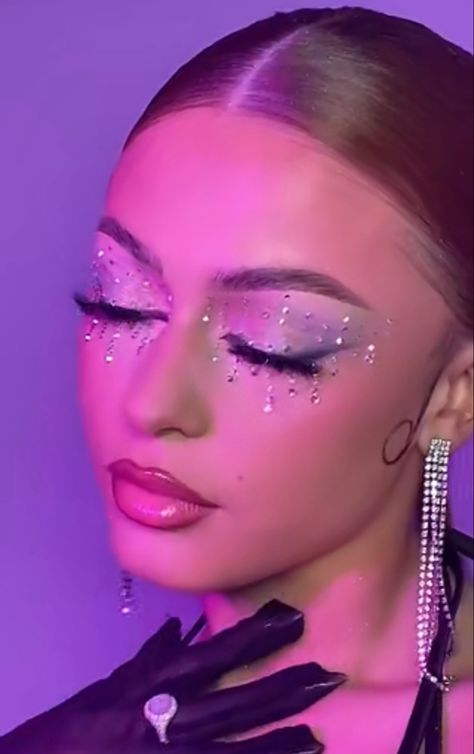 Popstar Makeup Looks, Disco Makeup Ideas, Disco Ball Makeup, Plump Lips Makeup, Space Disco, Disco Makeup, Pop Makeup, Ball Makeup, Viral Makeup