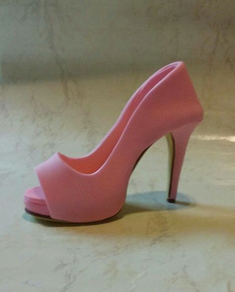 Gum paste/fondant shoe Fondant Shoes, Dolls Diy, Gum Paste, Fondant, Gum, Dolls, Heels, Quick Saves, Sugar Paste