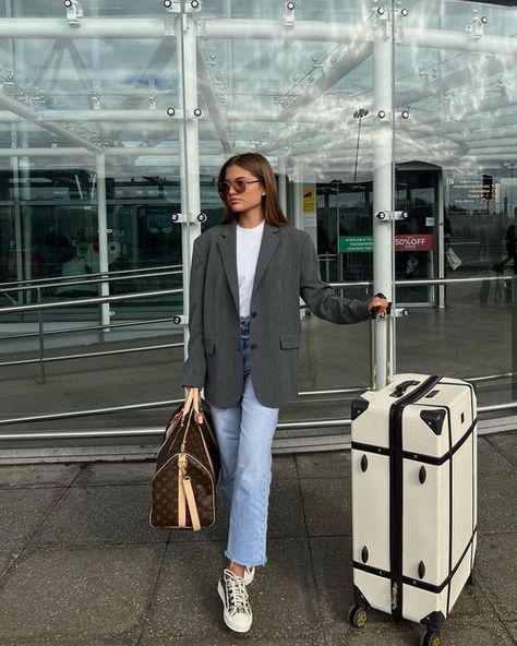 Grace Foley Outfits, Grace Foley, Airport Style Summer, Airport Chic, Airport Outfit Summer, Airport Outfits, Winter Lookbook, Travel Outfit Summer, 2000s Fashion Outfits