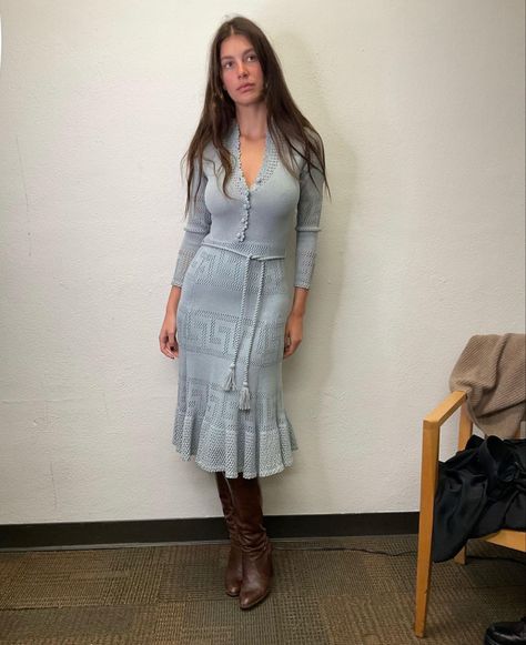 00s Fashion Outfit, Camila Morrone, 00s Fashion, 70s Inspired Fashion, 70s Outfits, 1970s Fashion, 60s Fashion, Dress And Heels, 70s Fashion