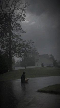 Girl In Rain, Photos Of Nature, Rain Pictures, International Photography Awards, Rainy Day Aesthetic, I Love Rain, The Great, Dark Nature Aesthetic, Photo Awards